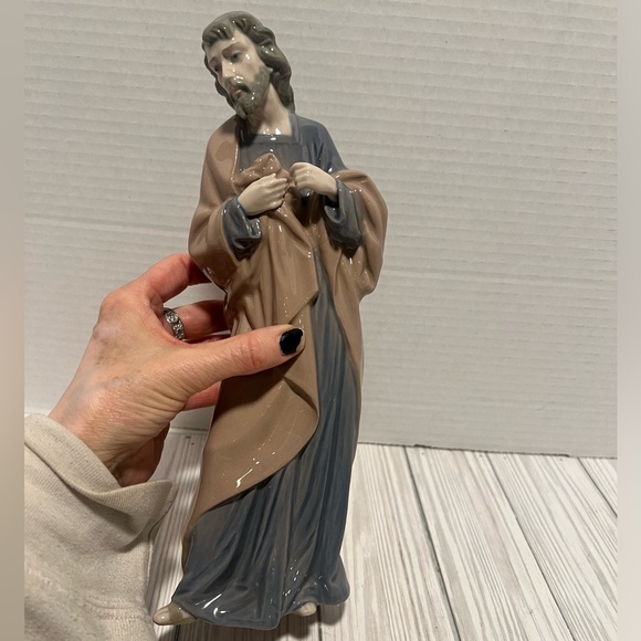 Lladro Nativity Collectible Figurine - Picture 1 of 8